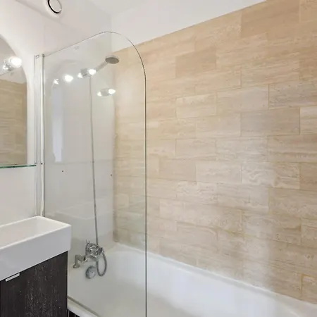 Quarter 1br Cozy